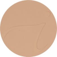 Ljus, jämn foundation i puderform