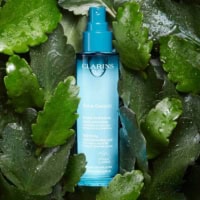 Fuktgivande mist bland gröna blad