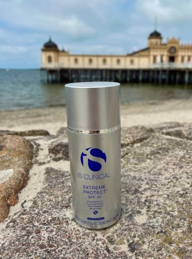 iS Clinical Extreme Protect SPF 40